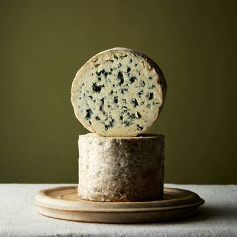 Fourme D’Ambert Xavier Morin 4.5cm deep cut