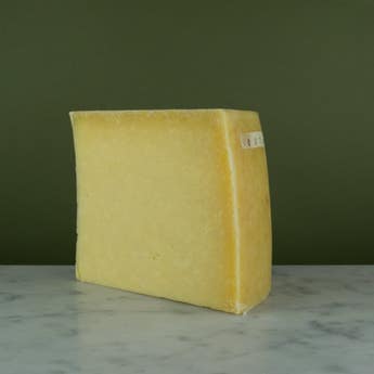 St Andrews Farmhouse Cheddar